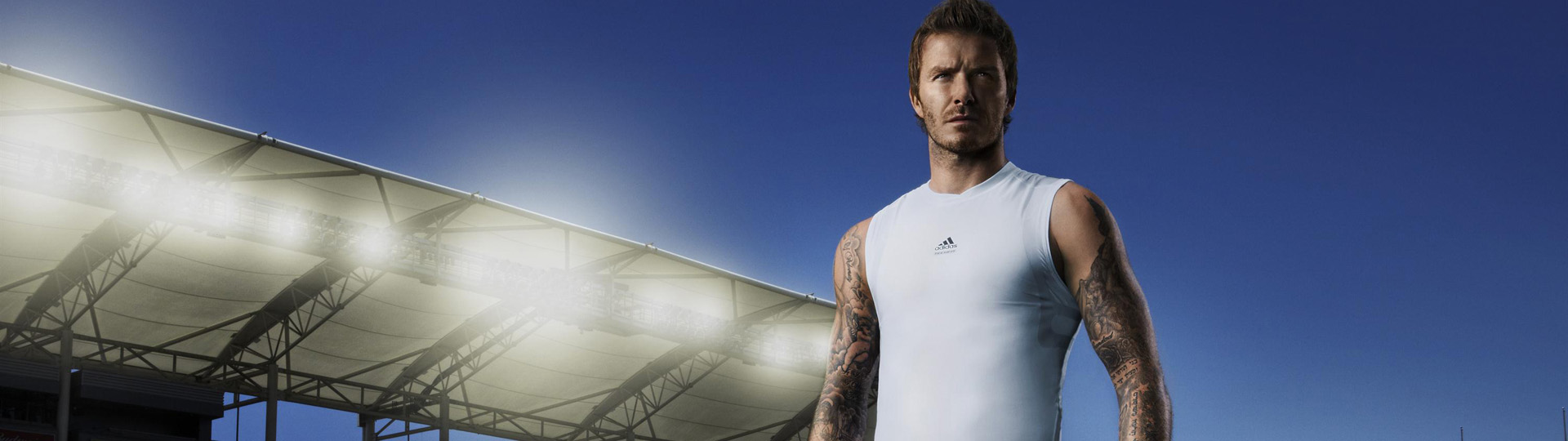 David Beckham faz flexões em jogo esportivo EA Sports Active